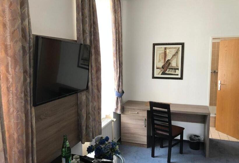 Номер Стандарт, Junkerhaus
