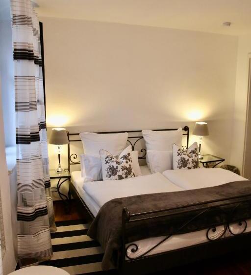 Полулюкс Повышенной Комфортности, L Ostello Altstadt