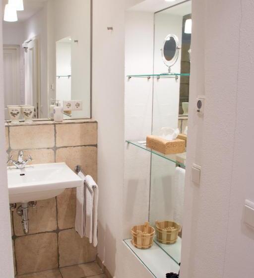 Полулюкс Повышенной Комфортности, L Ostello Altstadt