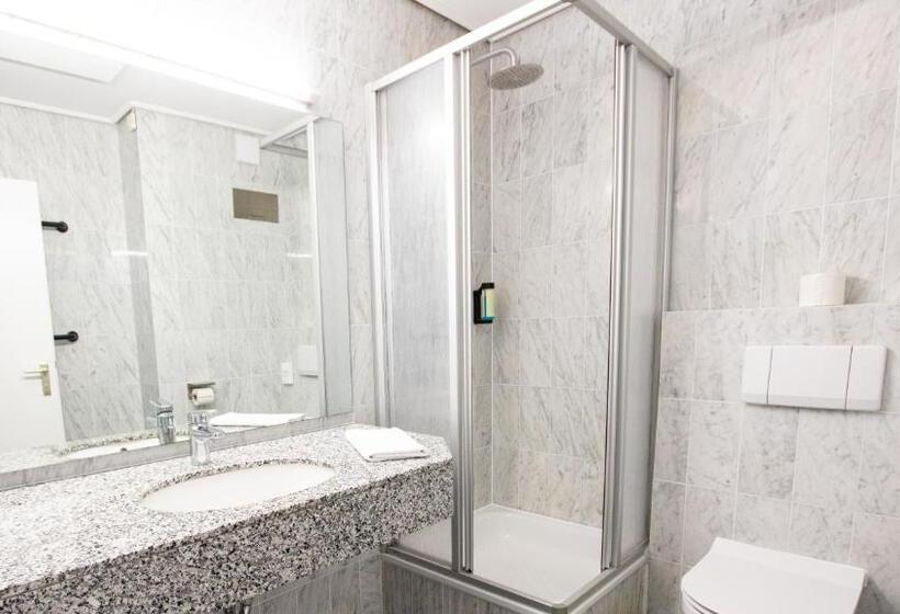 スタンダード４人部屋, El Capitan Nähe Movie Park