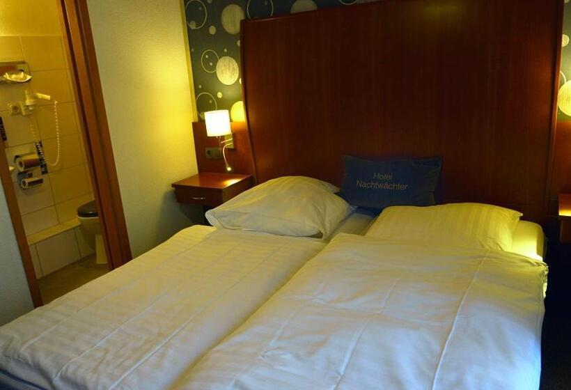 스탠다드 룸, Nachtwachter
