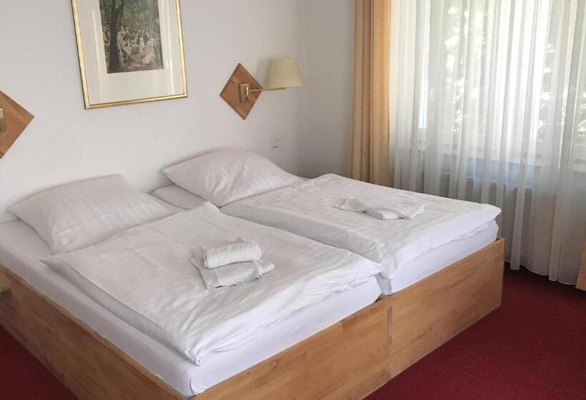 컴포트 룸, Nachtwachter