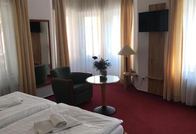 컴포트 룸, Nachtwachter