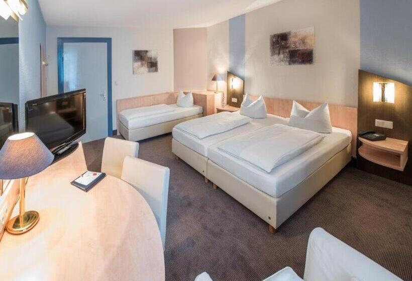 标准三人间, Weidenhof