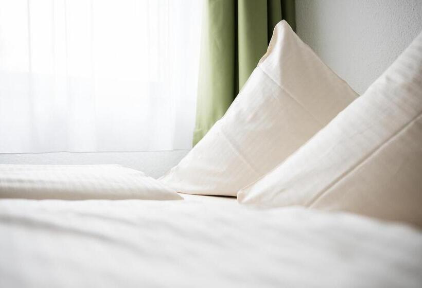 标准间, Zum Eisenhammer