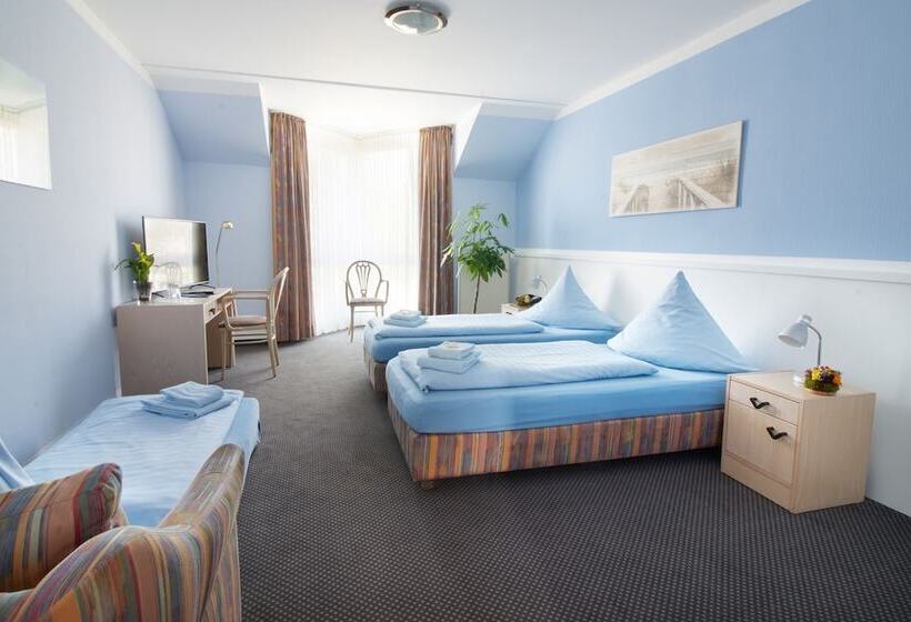 标准三人间, Zum Eisenhammer