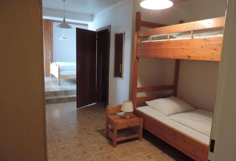 غرفة قياسية ثلاثية, Gasthaus Weber