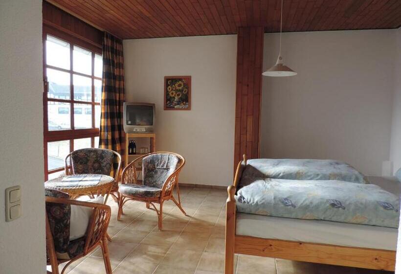 غرفة قياسية ثلاثية, Gasthaus Weber