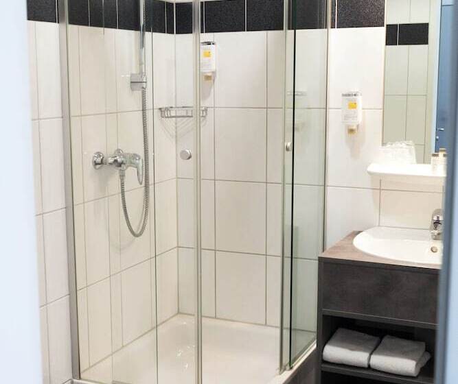 اتاق استاندارد سه نفره, Johanniter Gastehaus