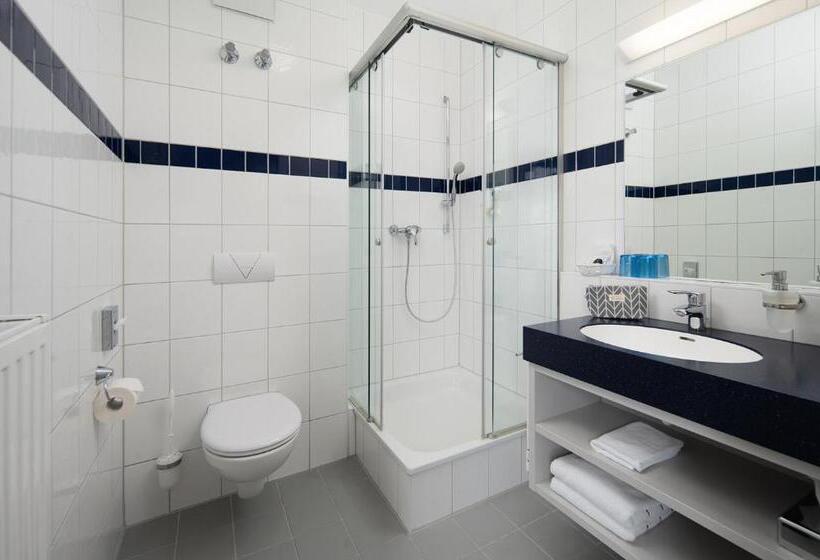 اتاق استاندارد سه نفره, Johanniter Gastehaus