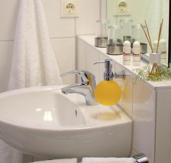 اتاق استاندارد سه نفره, Johanniter Gastehaus