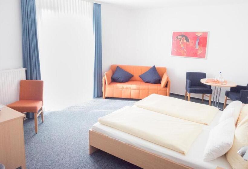 اتاق استاندارد سه نفره, Johanniter Gastehaus