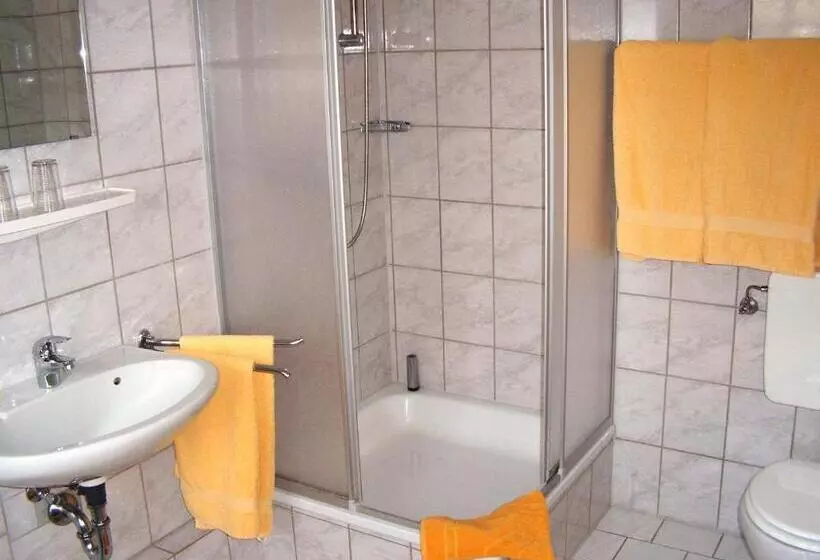 Standard Kolmen Hengen Huone, Landgasthof Puck