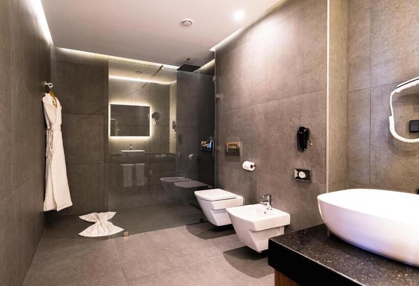 سوئیت با بالکن, Longue Vie Hotels