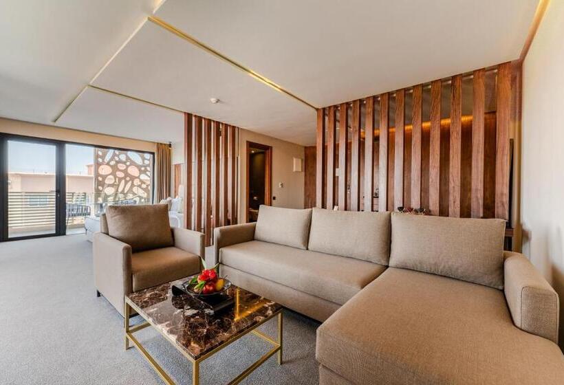 سوئیت با بالکن, Longue Vie Hotels