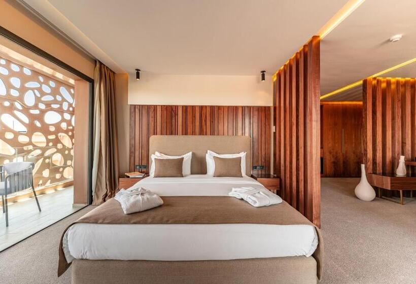 سوئیت با بالکن, Longue Vie Hotels