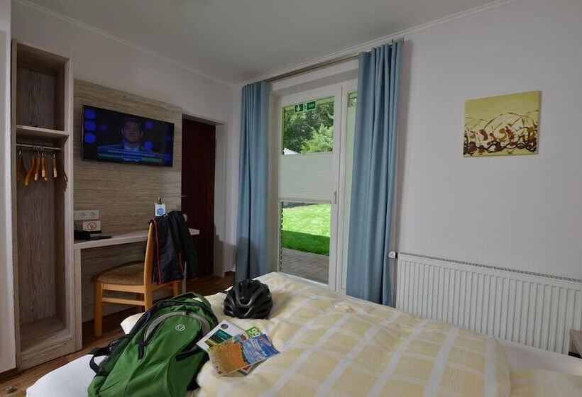 标准单人间, Café Wahlde