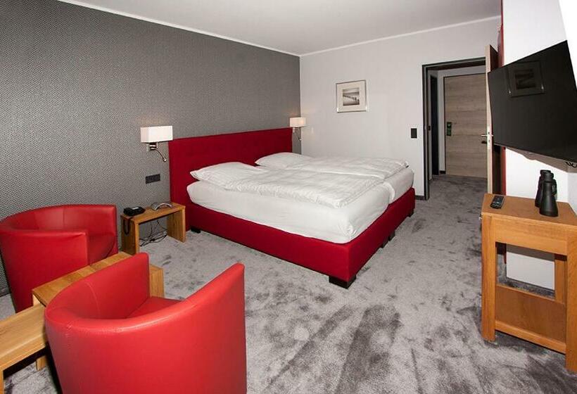 جناح, Berghotel Habbel Und Die Welt Kann Warten