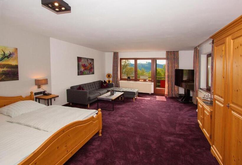 جناح, Berghotel Habbel Und Die Welt Kann Warten