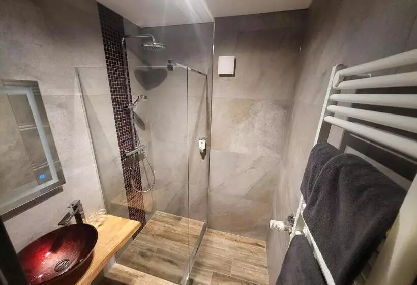 スタンダードルーム, Berghotel Habbel Und Die Welt Kann Warten