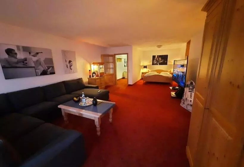 デラックススタジオ, Berghotel Habbel Und Die Welt Kann Warten