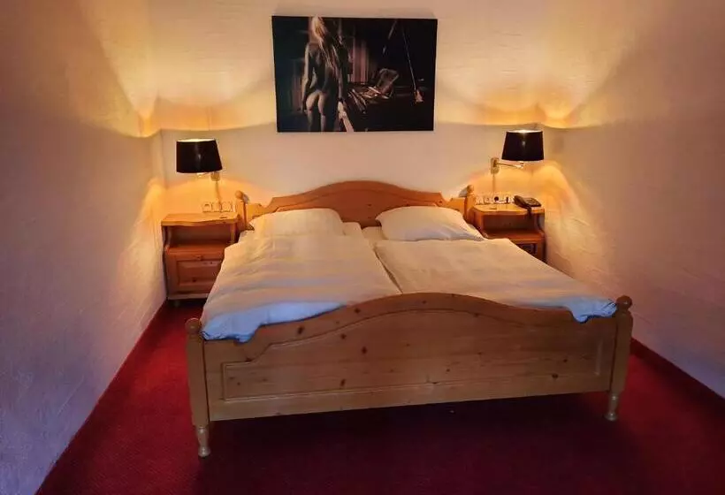 デラックススタジオ, Berghotel Habbel Und Die Welt Kann Warten