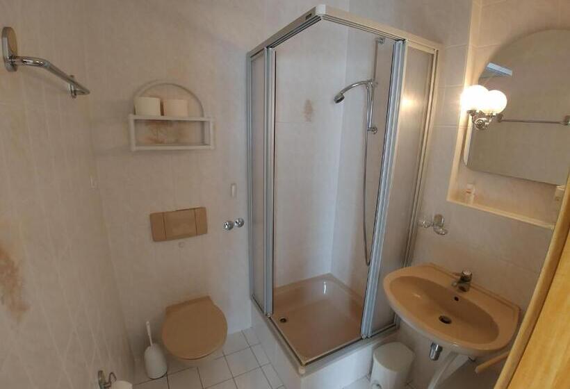 Четырехместный Номер Стандарт, Gasthof & Hotel Zur Linde