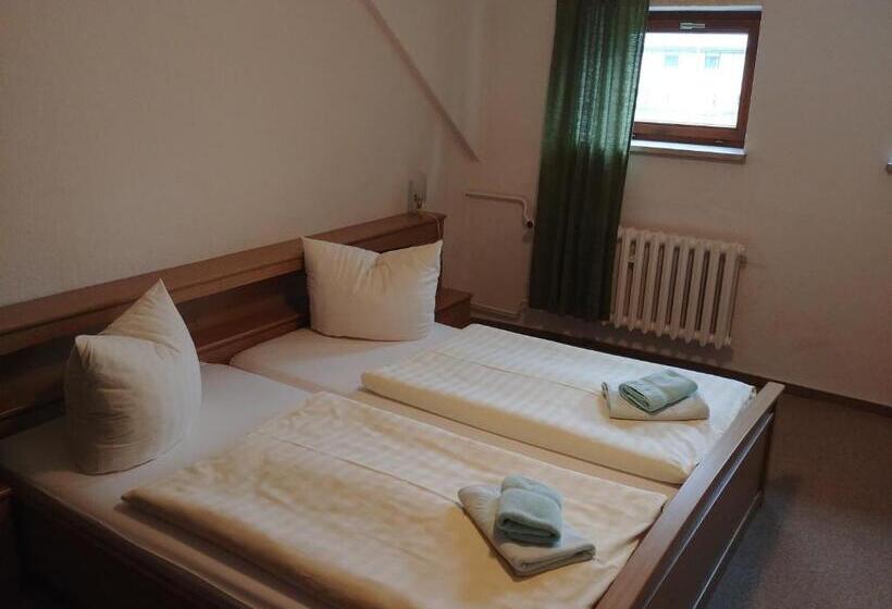 Четырехместный Номер Стандарт, Gasthof & Hotel Zur Linde