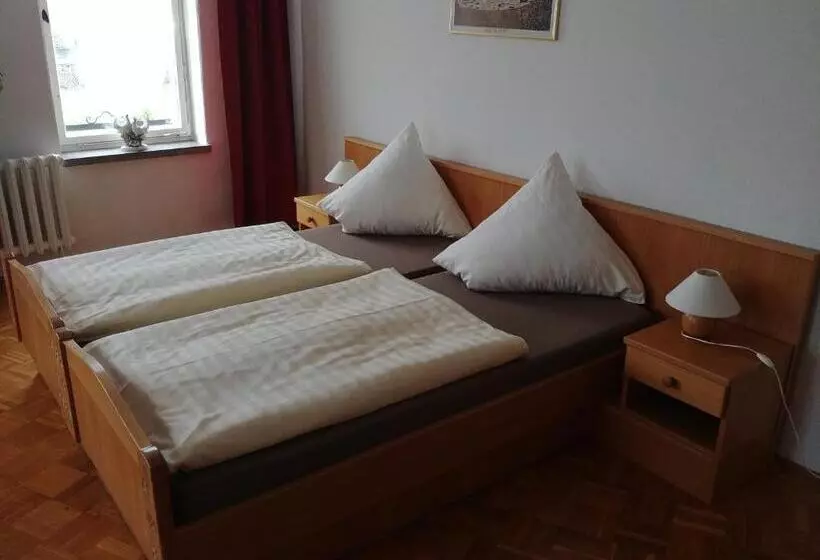 スタンダード４人部屋, Gasthof & Hotel Zur Linde