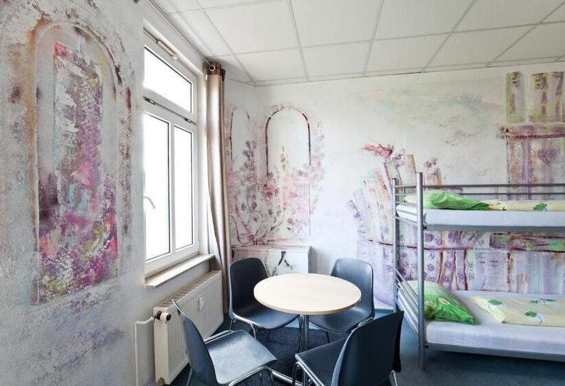 ルームシェアのワンベッド, Hostel Jena