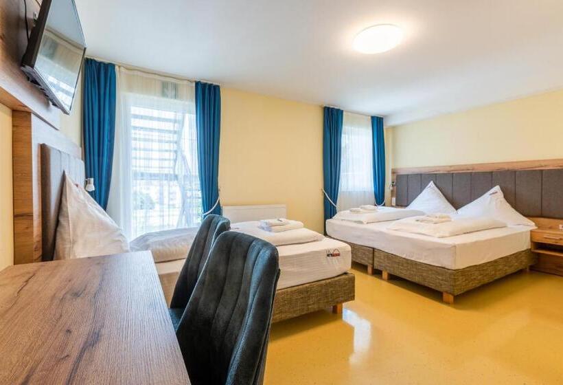 3-Bett-Standardzimmer, Arena