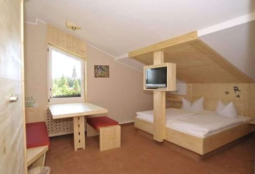 スタンダードトリプルルーム, Forstmeister