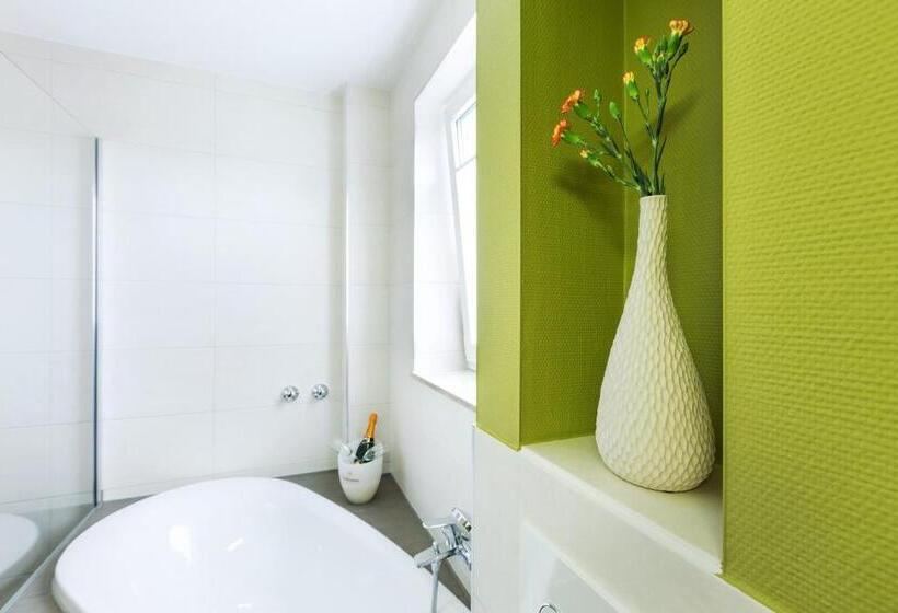 주니어 스위트, Hiemann   Superior