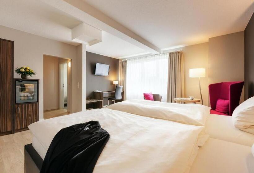 주니어 스위트, Hiemann   Superior