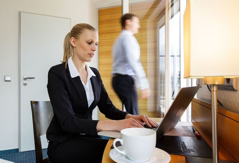 Номер Стандарт с Балконом, Messehotel Köln Deutz