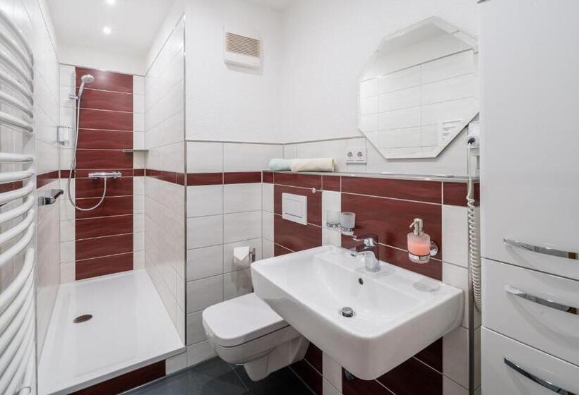 デラックスルーム, Rabennest