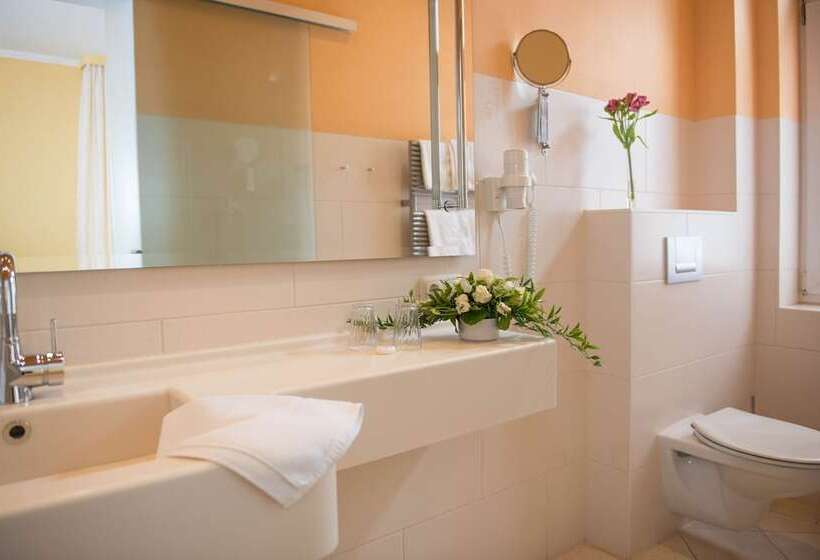 标准三人间, Union