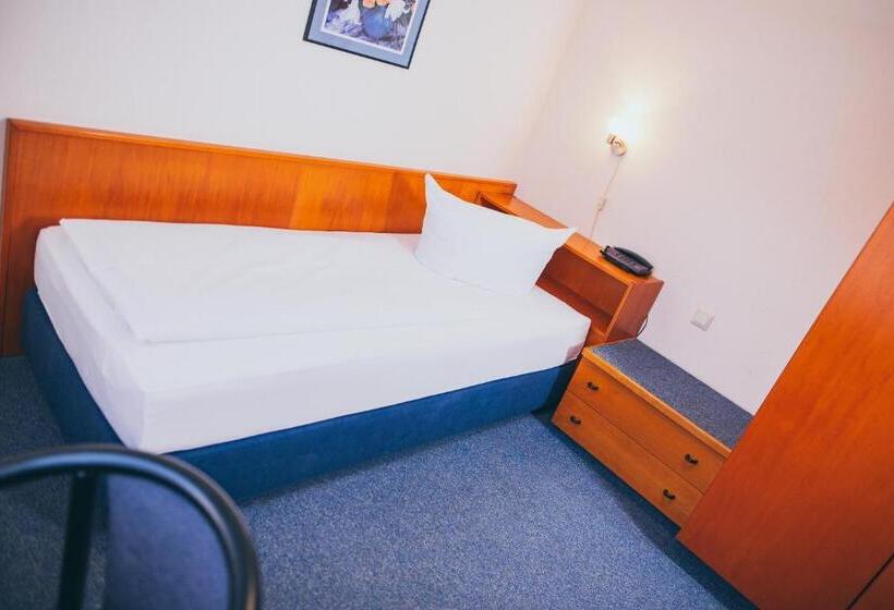 标准单人间, Zum Grunewald