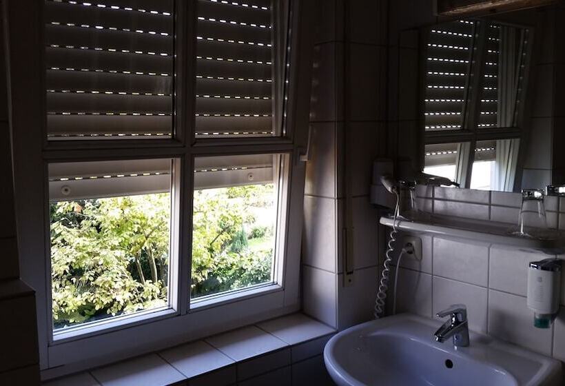 标准三人间, Restaurant Landhaus Rebstock