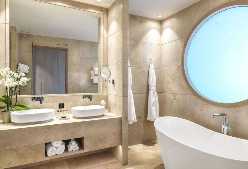 Capsule, Cap St Georges Hotel & Resort