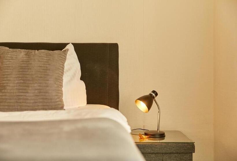 スタンダードルーム, Zum Dicken Baum