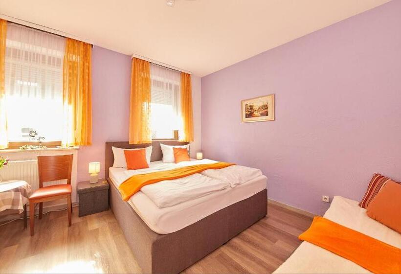 スタンダードルーム, Zum Dicken Baum