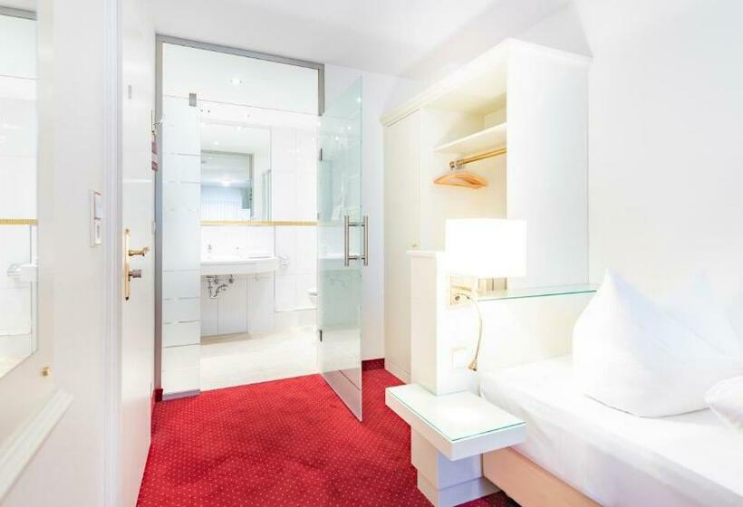 스탠다드 싱글 룸, Hennies