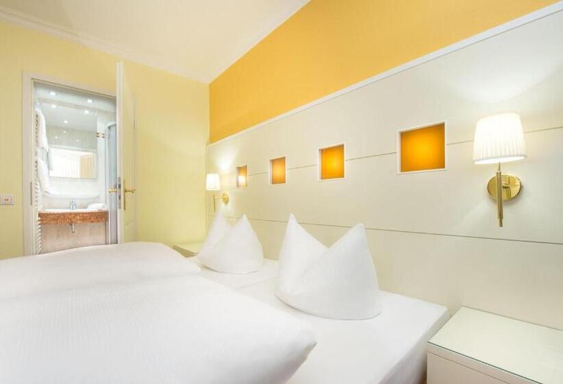 스탠다드 룸, Hennies