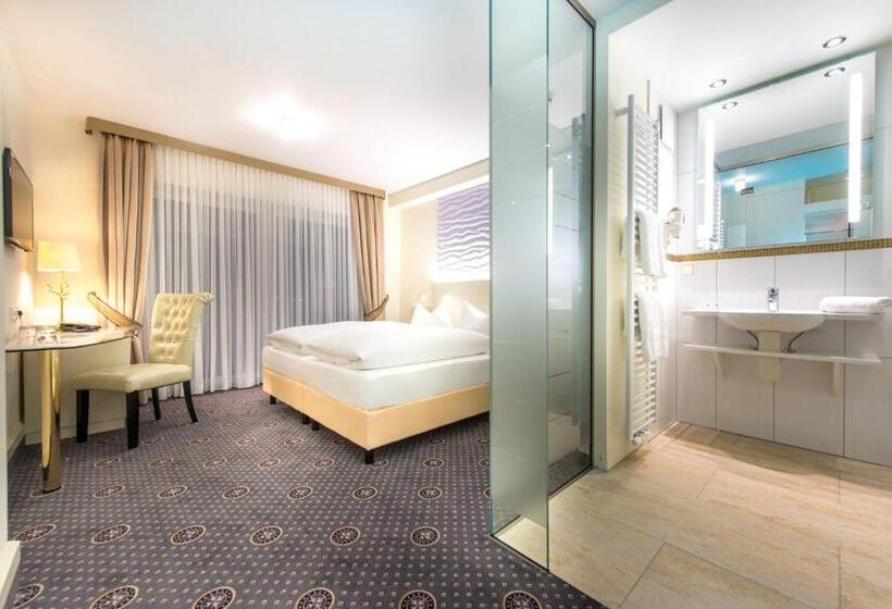 스탠다드 룸, Hennies