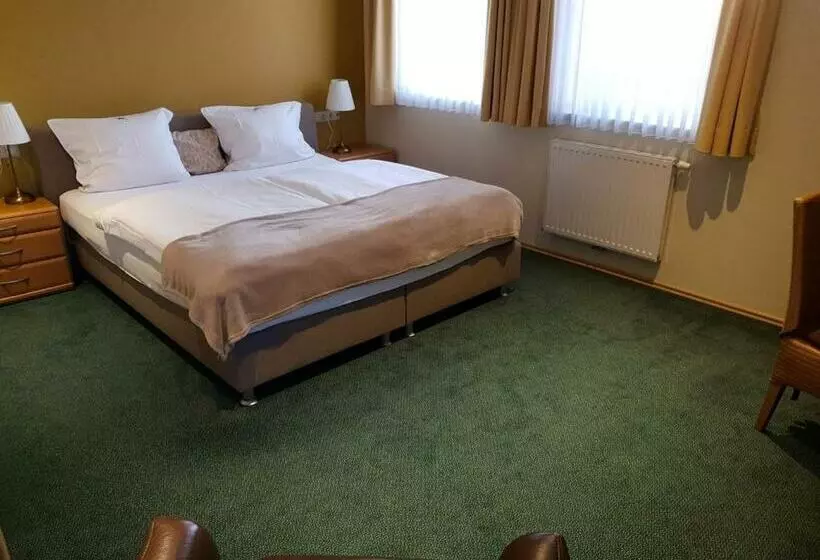 Deluxe-huone, Knipper