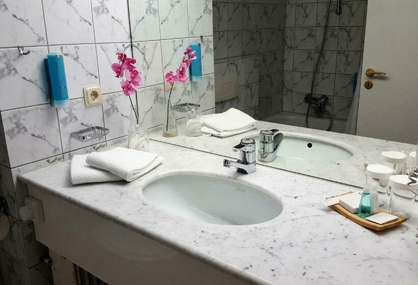 舒适型单人间, Novostar