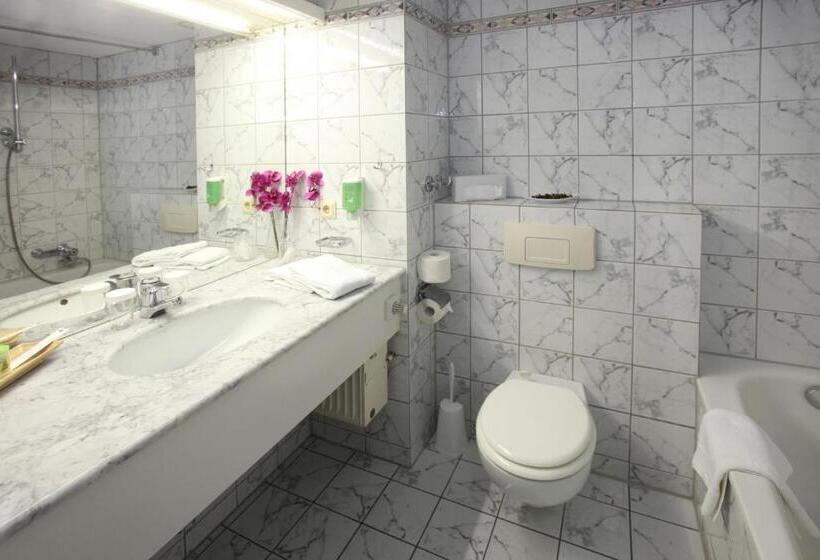 舒适型房间, Novostar