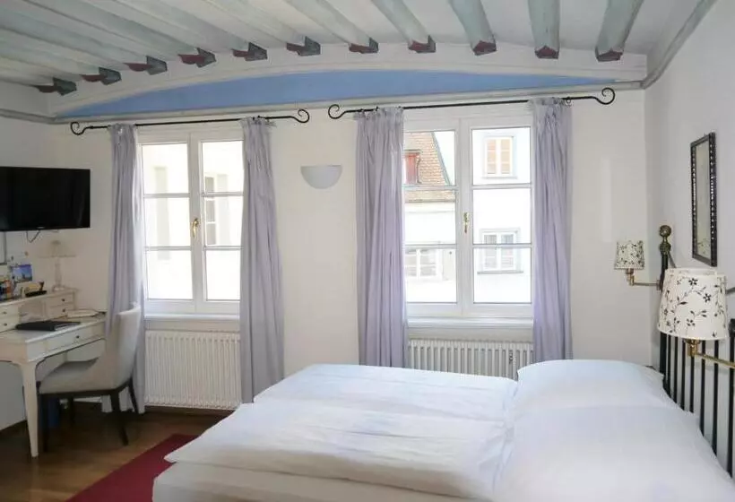 Basic-huone, Obertor