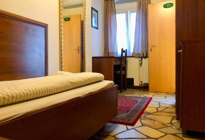 اتاق استاندارد یک نفره, Restaurant Da Franco